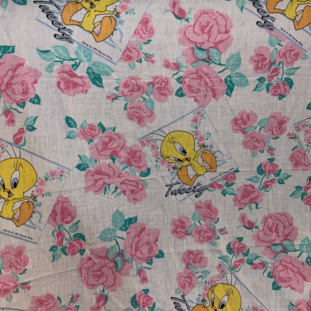Looney Tunes Tweety Bird bed sheet small great condition one call out of small